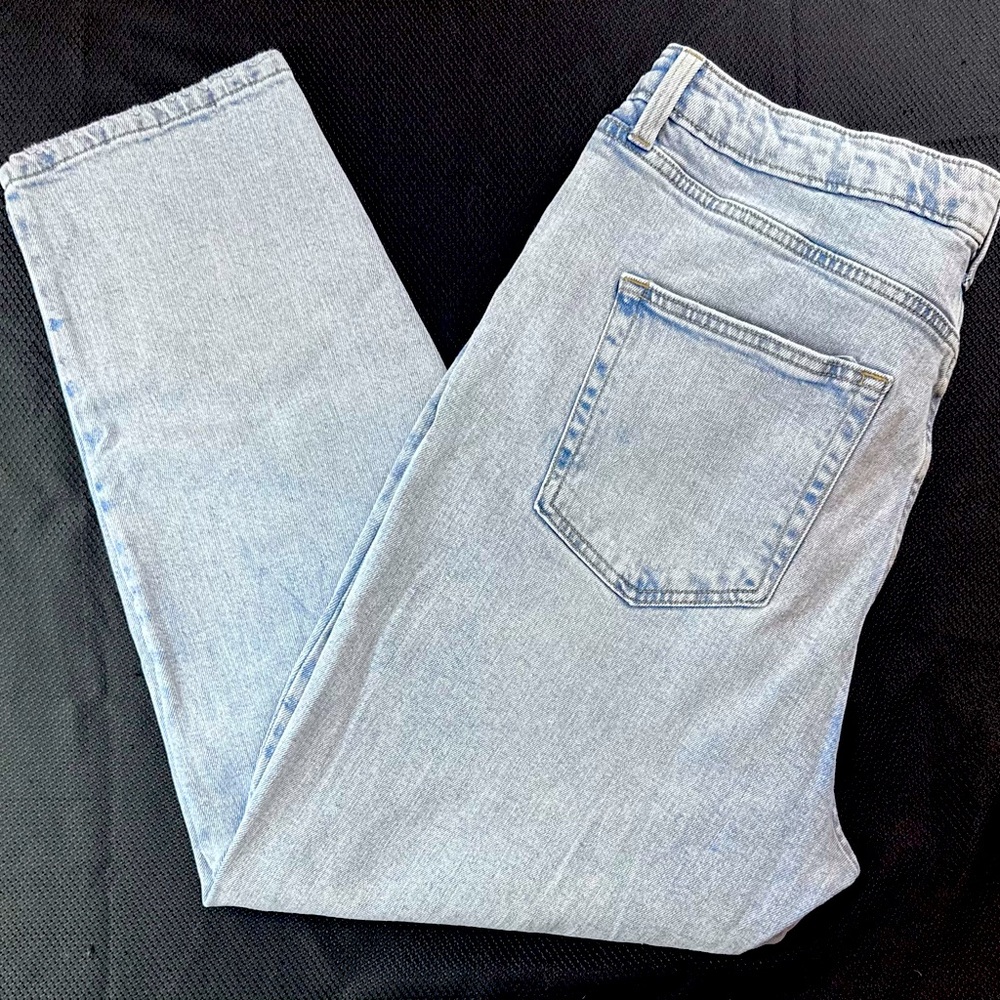 Wildβ Fable Super High-Rise Mom Jeans β Distressed Light Wash β Size 18 - Picture 2 of 14